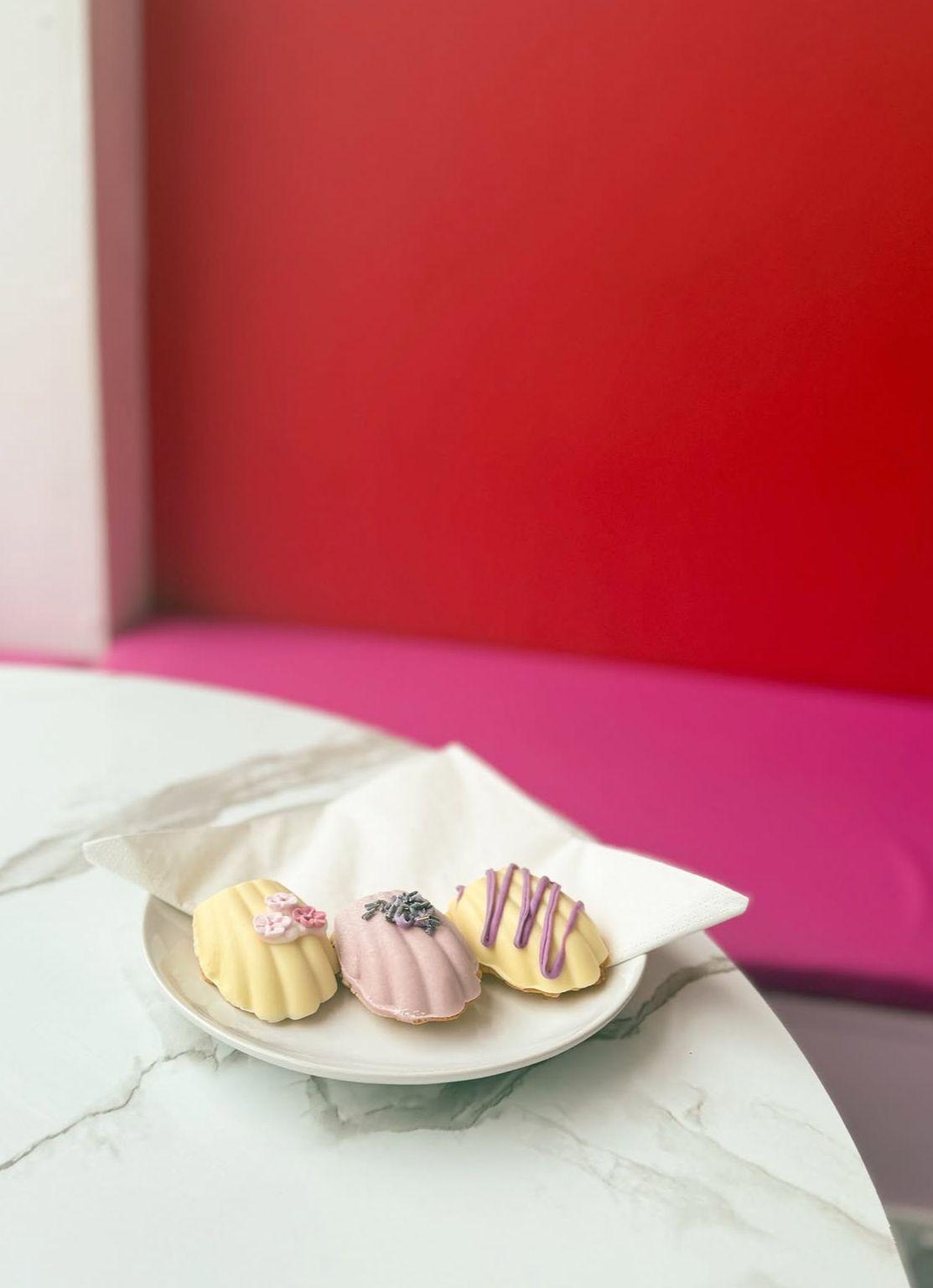 cakes in cakes and dessert bars